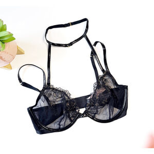 Victoria's Secret Very Sexy Black Lace Unlined Bra 32DD, New With Tags, Collar